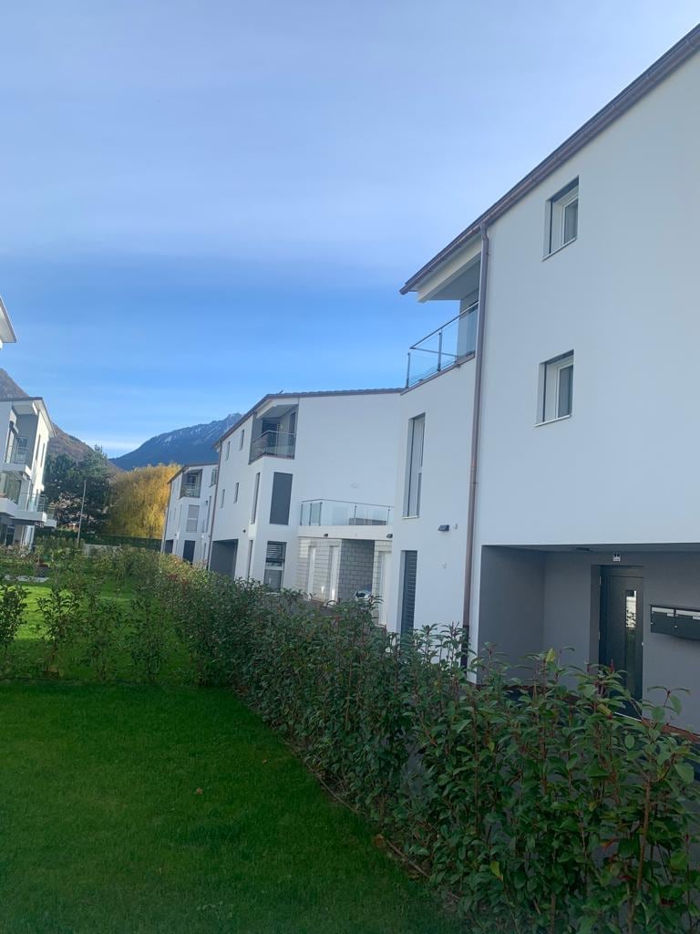 Angle d’immeuble avec balcon d’attique — Charmettes, Aigle (VD)